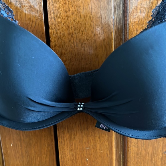Gorgeous VS lace demi bra 32B - Picture 3 of 7